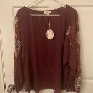 NWT lace sleeve blouse